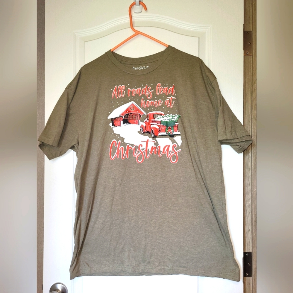 Love In Faith Women's All Roads Christmas Bridge Tee Size 2xl